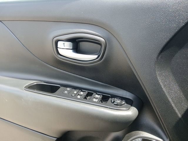 Used 2018 Jeep Renegade Altitude image 16