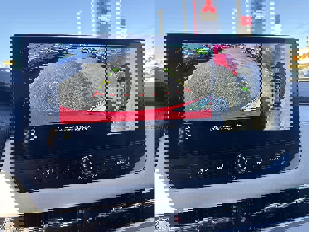 New 2025 Mitsubishi Outlander SE image 16