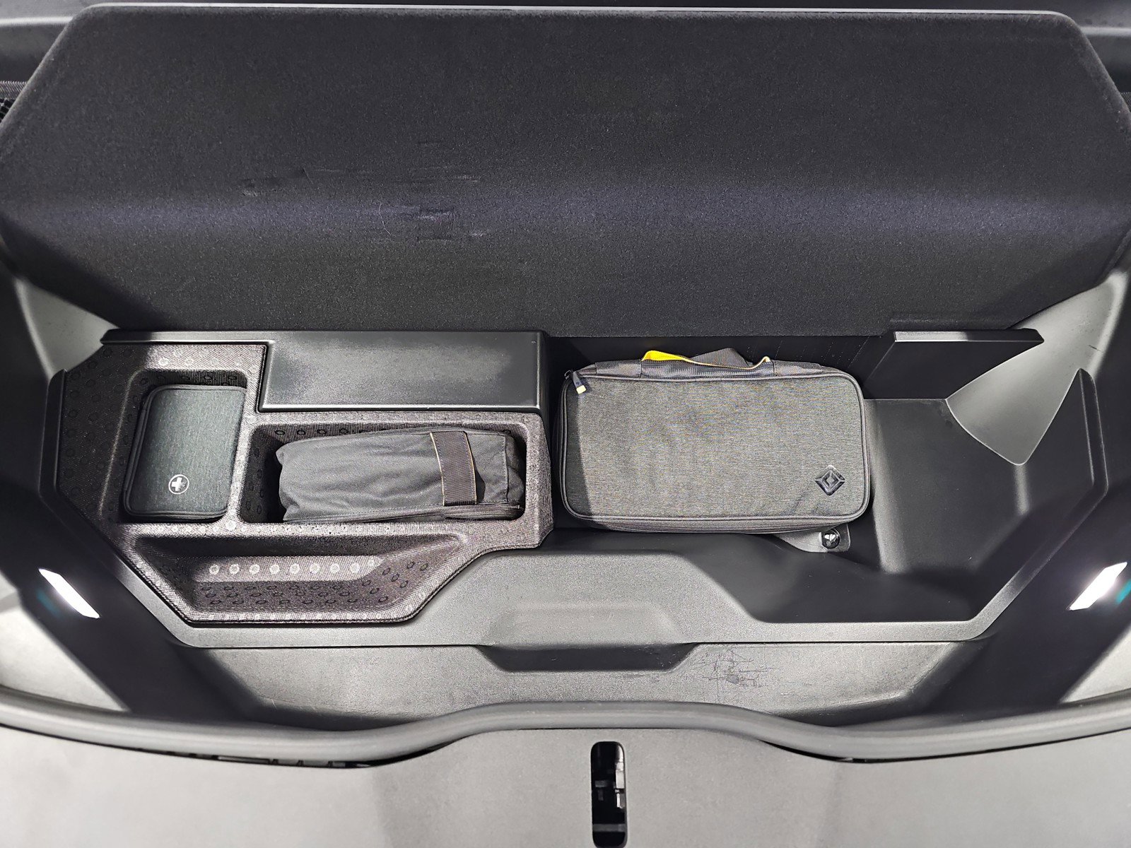 Used 2025 Rivian R1T Adventure image 14