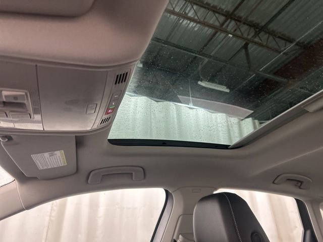 Used 2025 Volkswagen Jetta SE w/ Sunroof Package image 23