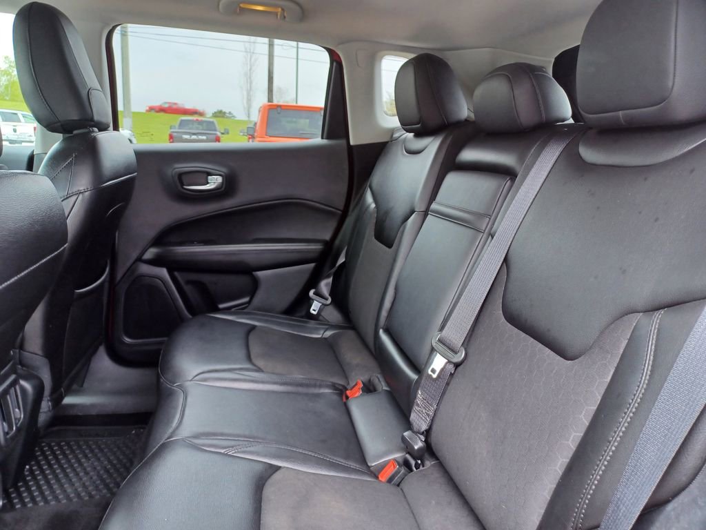Used 2018 Jeep Compass Latitude AWD/4WD image 27