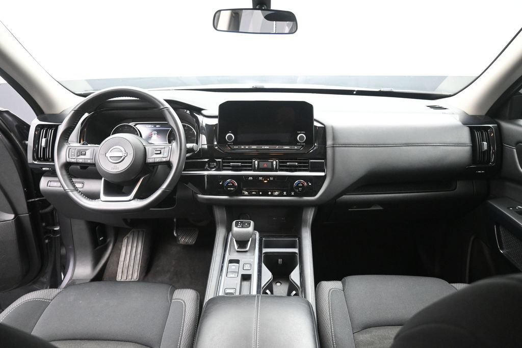 Used 2025 Nissan Pathfinder SV FWD image 12