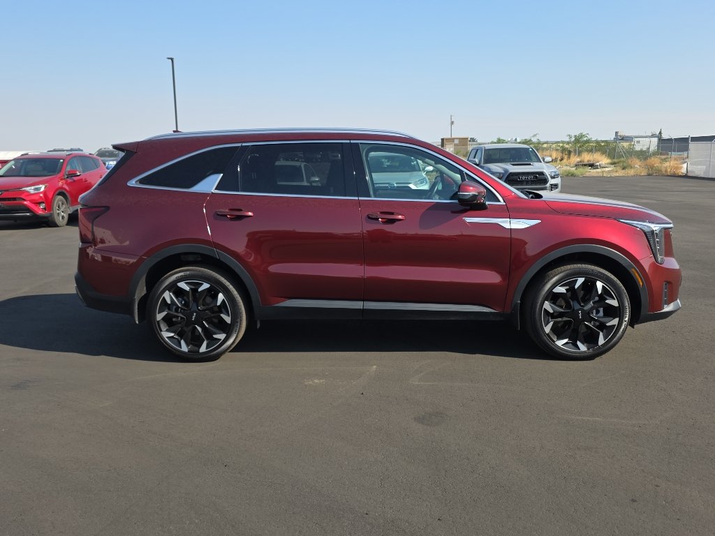 Used 2025 Kia Sorento EX AWD/4WD image 9