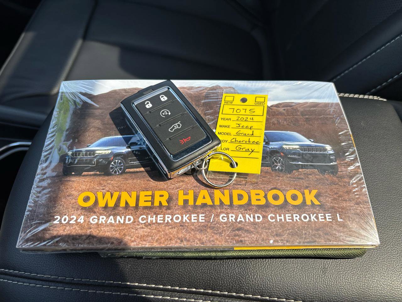 Used 2024 Jeep Grand Cherokee Limited w/ Luxury Tech Group II image 35