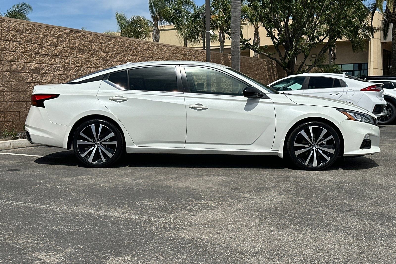 Used 2022 Nissan Altima 2.5 SR FWD image 3