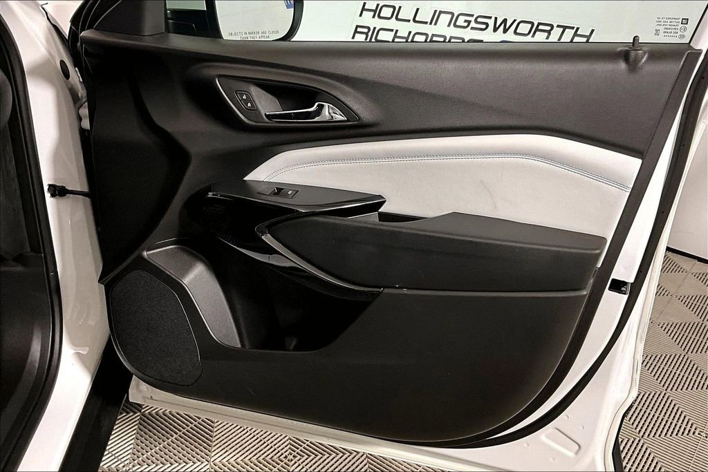 Used 2025 Chevrolet Trax LT w/ LT Convenience Package image 19