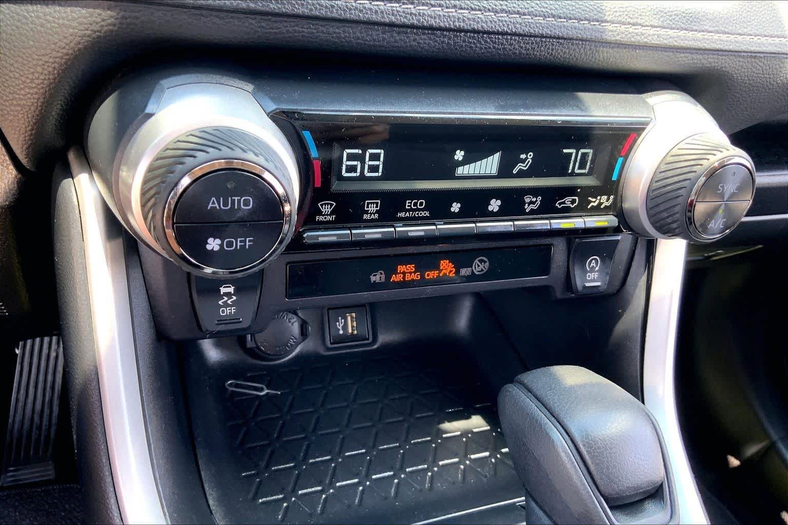 Used 2024 Toyota RAV4 XLE w/ Convenience Package FWD image 33