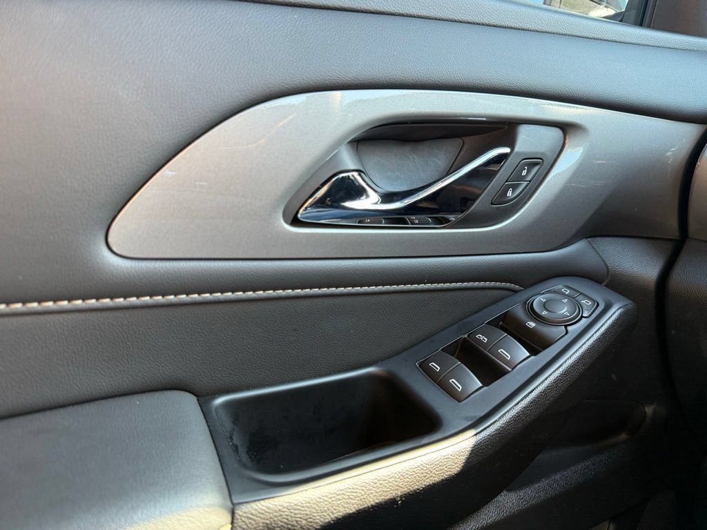 Used 2024 Chevrolet Traverse LT w/ LPO, Floor Liner Package FWD image 11