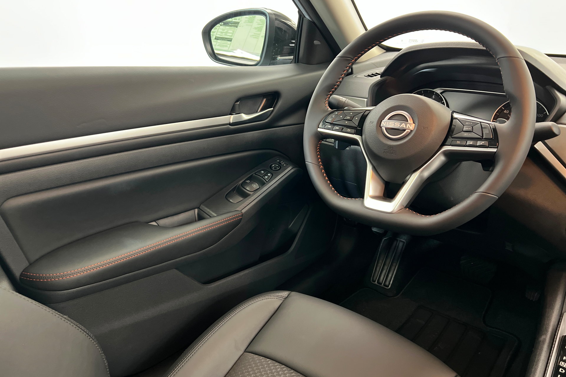 New 2026 Nissan Altima 2.5 SR w/ SR Midnight Edition Package FWD image 10