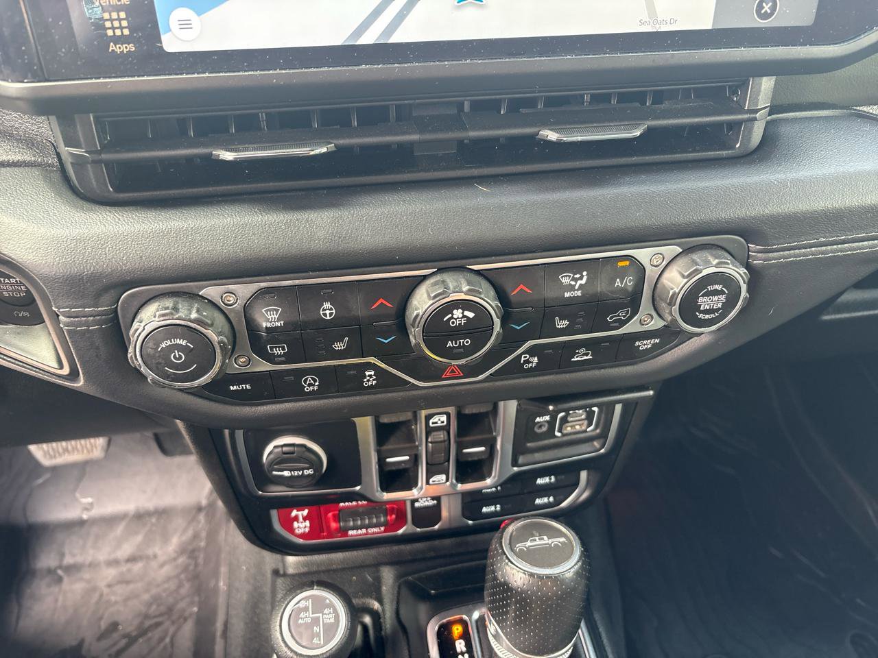 Used 2024 Jeep Gladiator Mojave AWD/4WD image 24