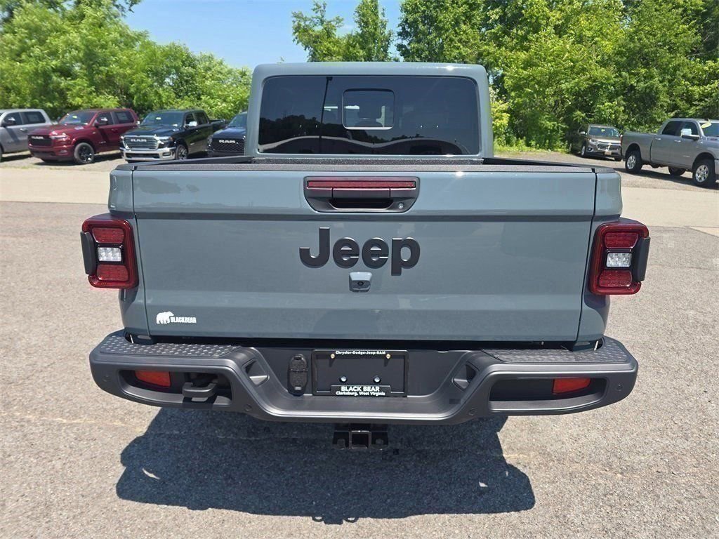 New 2025 Jeep Gladiator Sport image 5