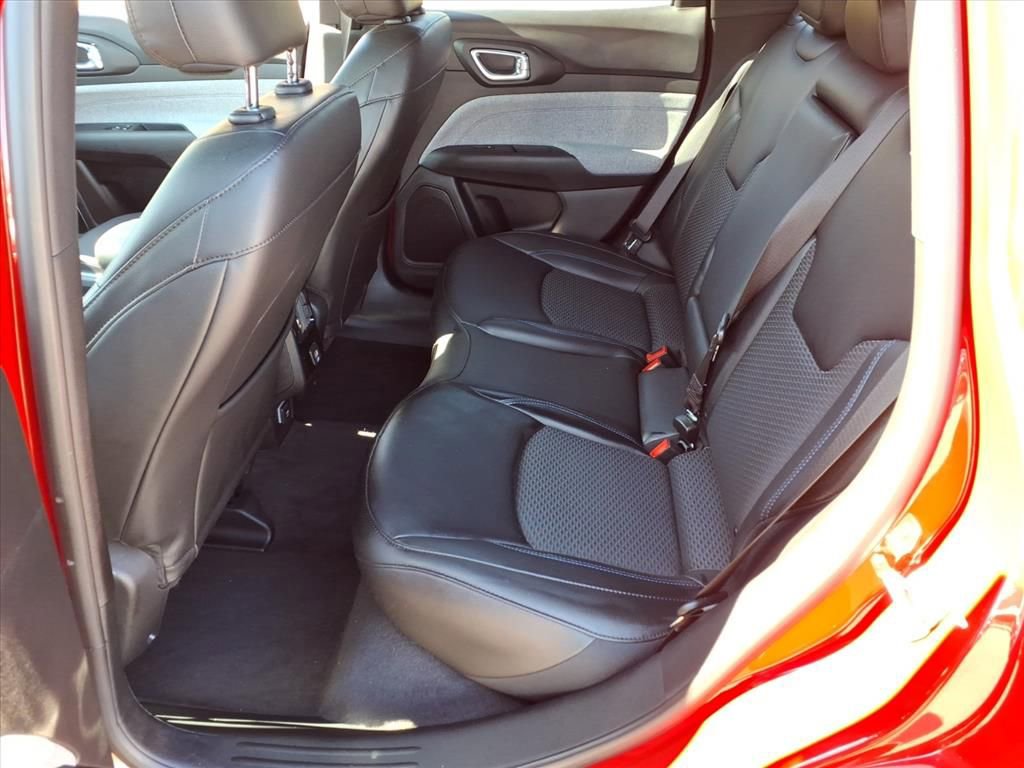 Used 2023 Jeep Compass Latitude image 10