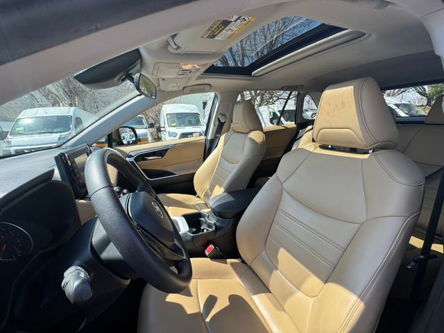 Used 2020 Toyota RAV4 XLE Premium image 22