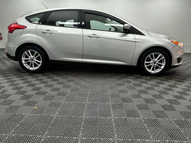Used 2016 Ford Focus SE w/ SE Power Seat Package image 6