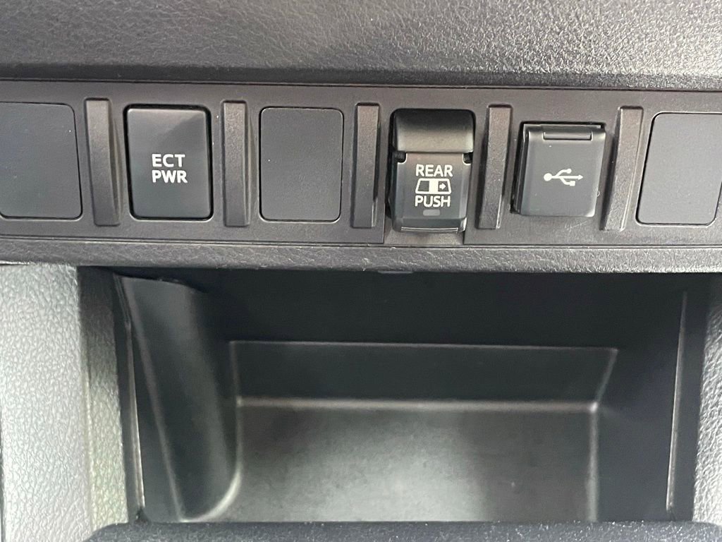Used 2021 Toyota Tacoma SR5 AWD/4WD image 35