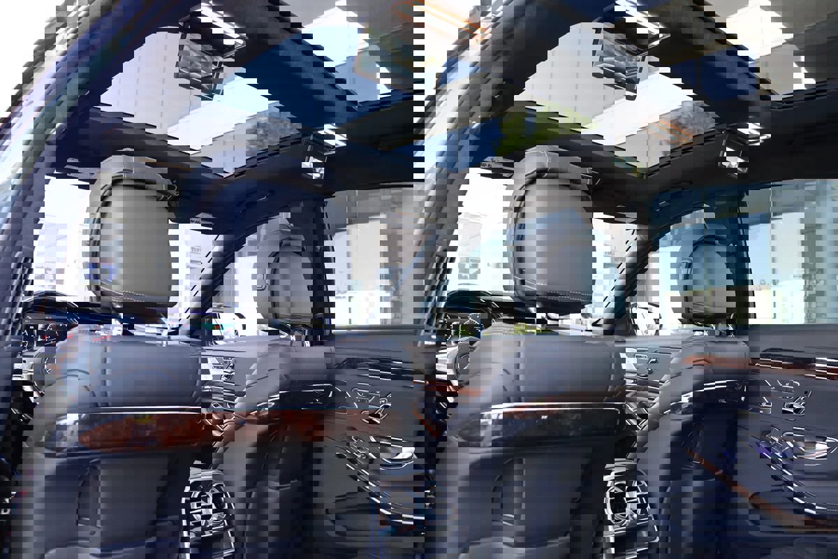 Used 2019 Mercedes-Benz S 560 Sedan w/ AMG Line Exterior image 31