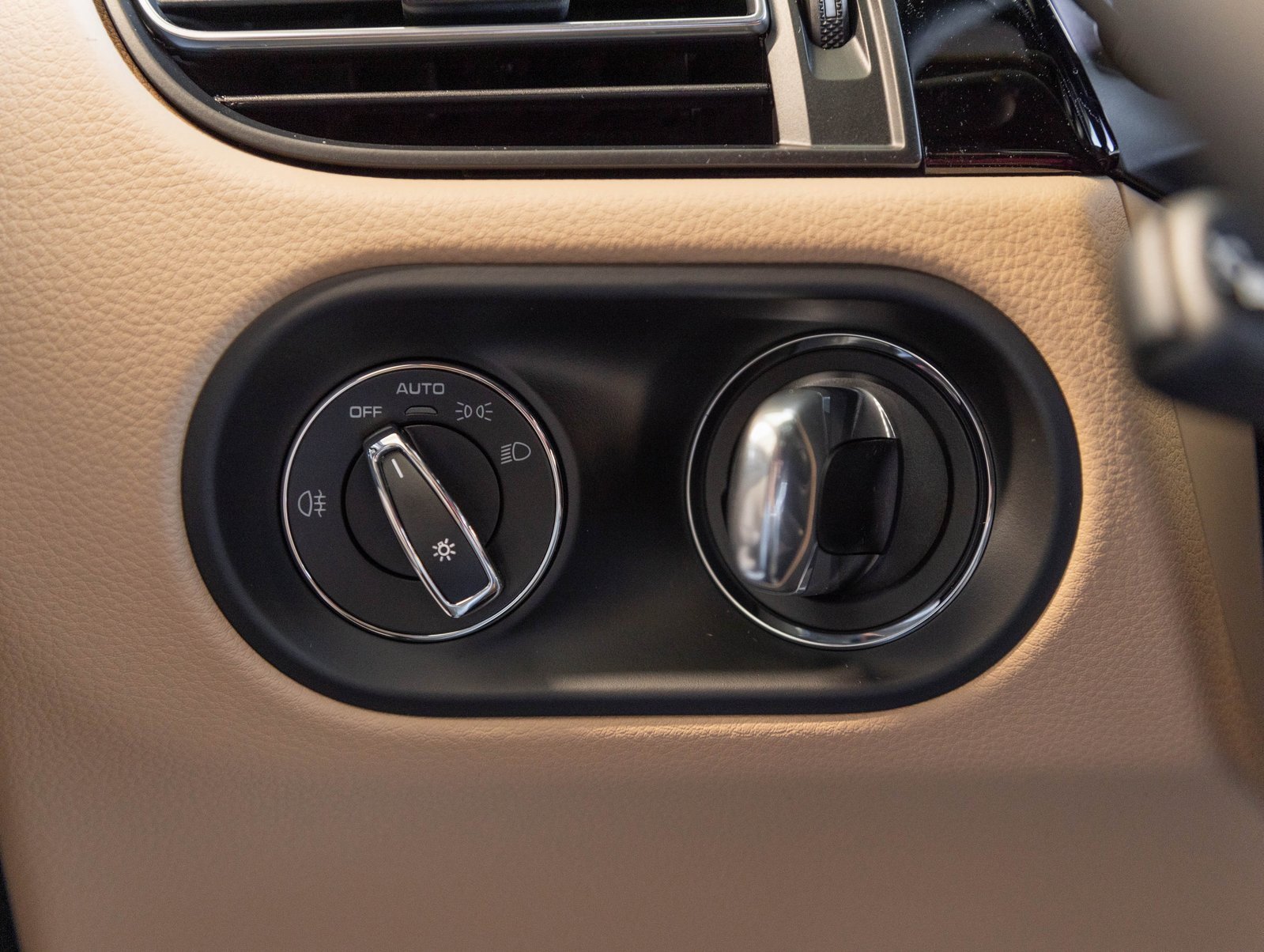 New 2026 Porsche Macan image 17