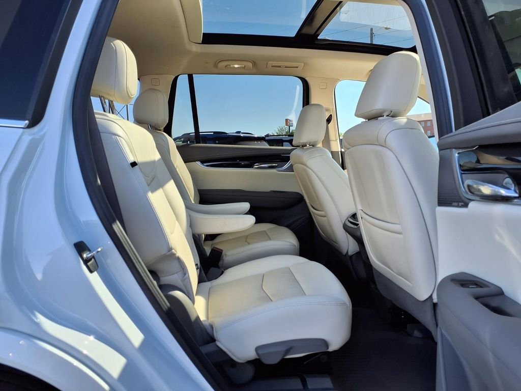 Used 2023 Cadillac XT6 Premium Luxury w/ LPO, Floor Liner Package AWD/4WD image 28