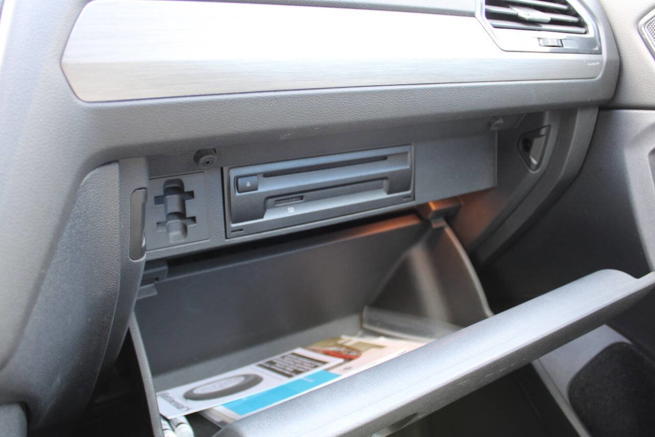 Used 2018 Volkswagen Tiguan SE image 27