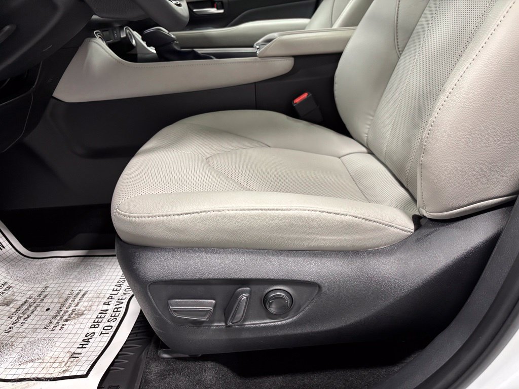 Used 2026 Toyota Grand Highlander AWD image 11