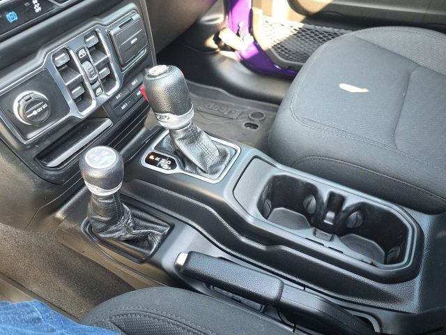 Used 2023 Jeep Wrangler Unlimited w/ Sun & Screen Package image 32