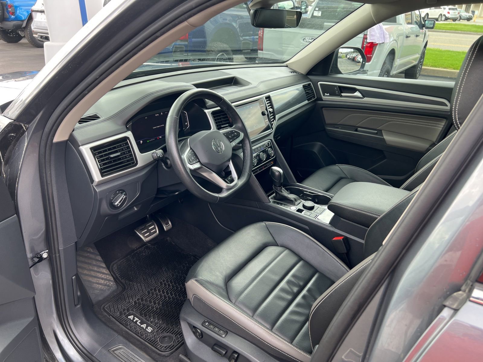 Used 2023 Volkswagen Atlas SEL Premium image 25