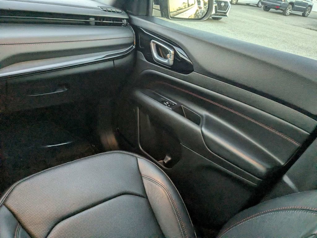 Used 2025 Jeep Compass Trailhawk w/ Trailhawk Elite Group image 17