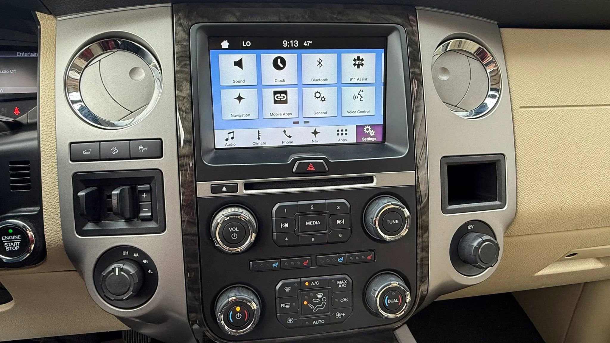 Used 2016 Ford Expedition Limited w/ Equipment Group 301A AWD/4WD image 17