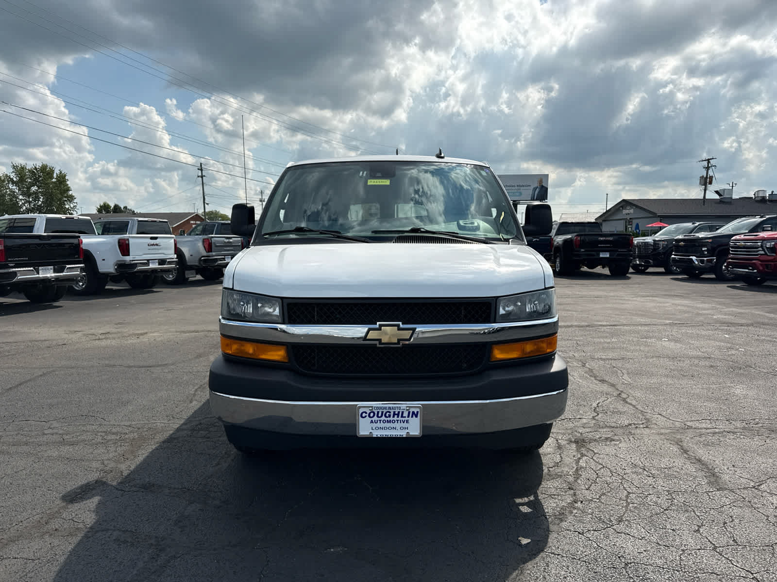 Certified 2024 Chevrolet Express 3500 LT w/ LT Preferred Equipment Group RWD image 8