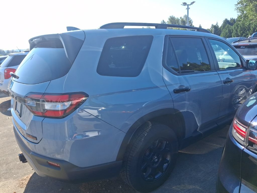 Used 2024 Honda Pilot TrailSport image 5
