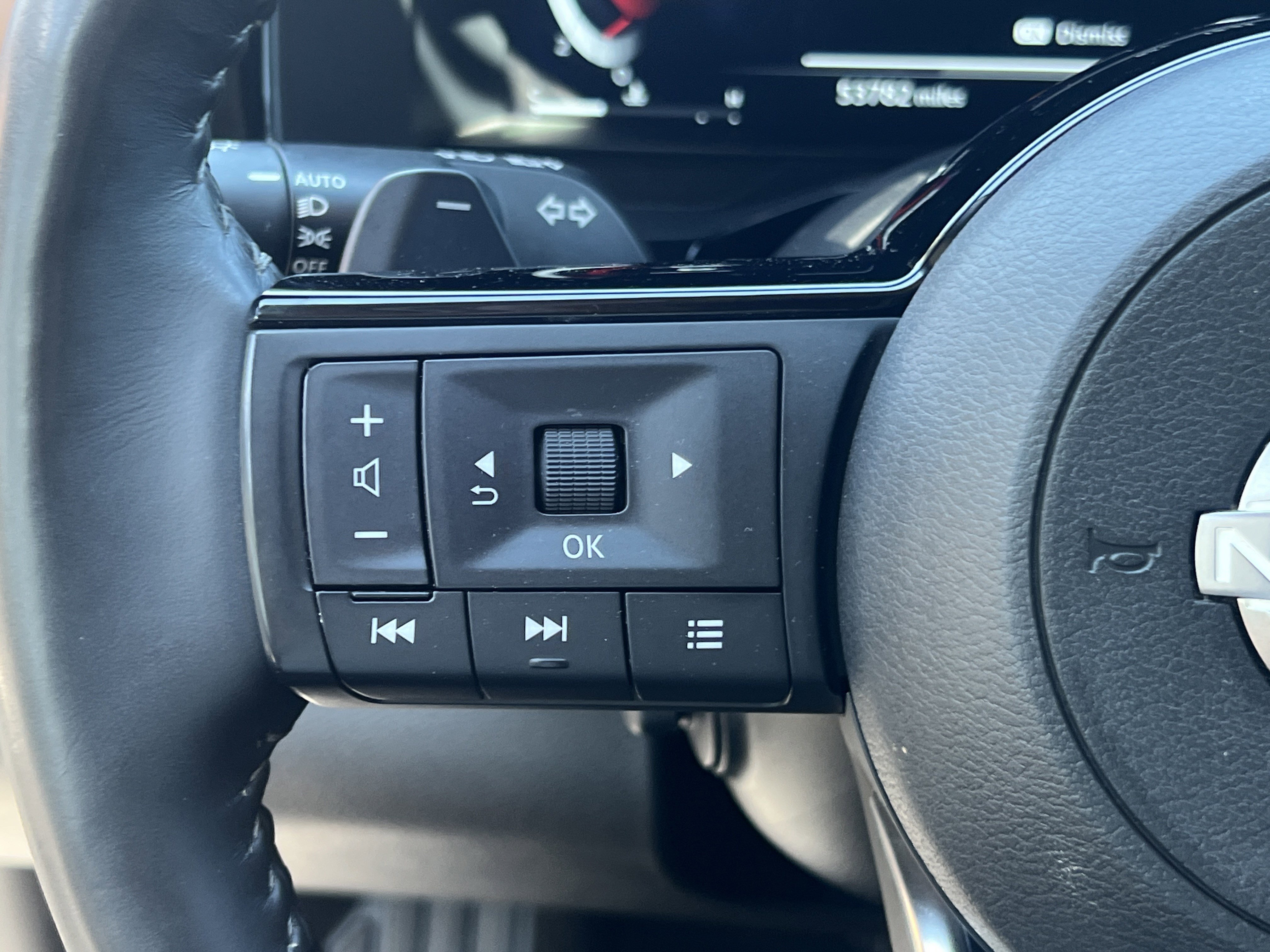 Used 2024 Nissan Pathfinder Platinum w/ Cargo Package image 32