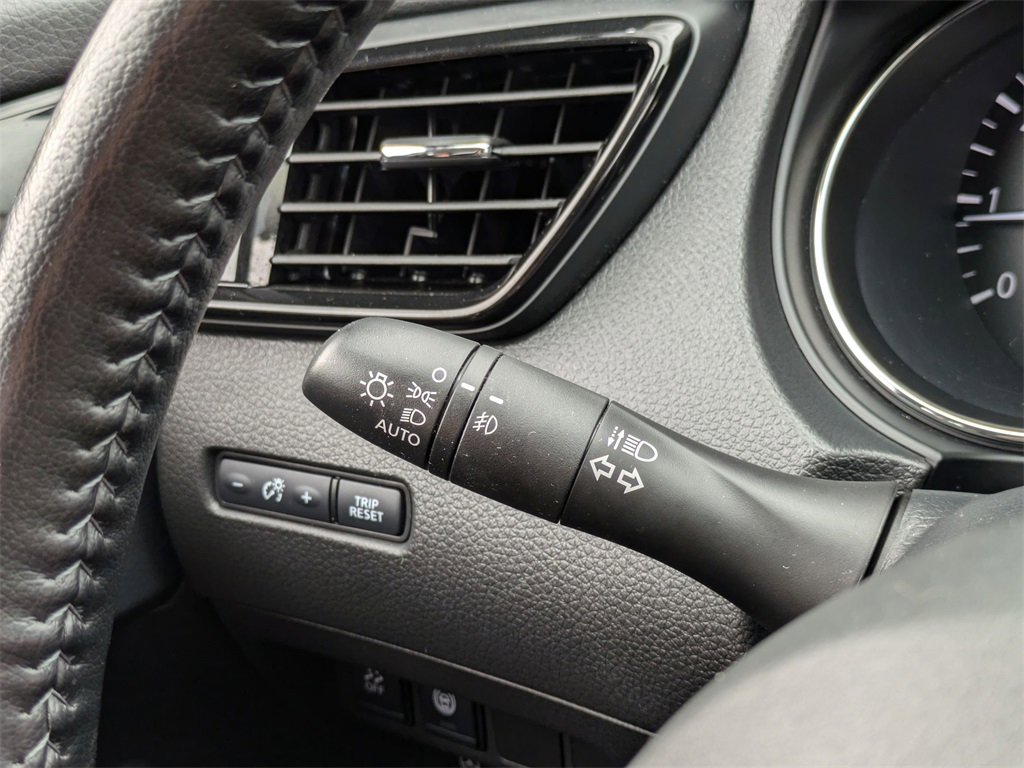 Certified 2022 Nissan Rogue Sport SV image 21