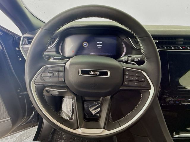 Used 2024 Jeep Grand Cherokee Altitude image 11