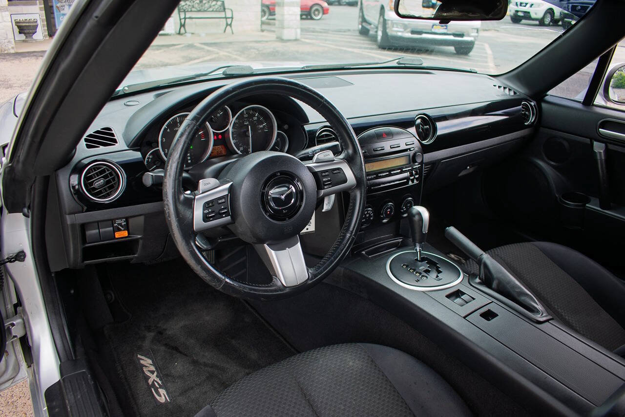 Used 2008 MAZDA MX-5 Miata Touring RWD image 24