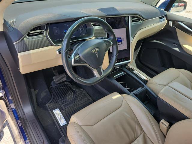 Used 2017 Tesla Model X 90D AWD/4WD image 2