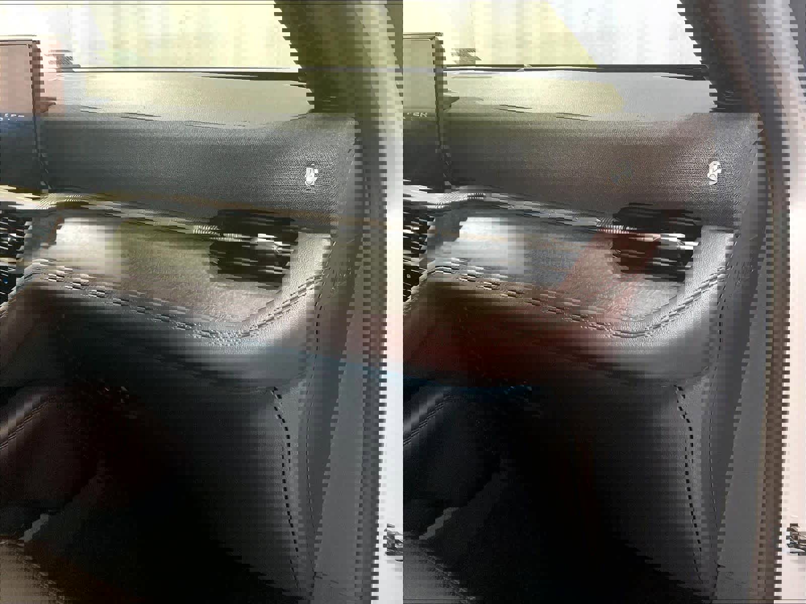 Used 2025 Ford Explorer Platinum w/ LUX Leather Package image 13