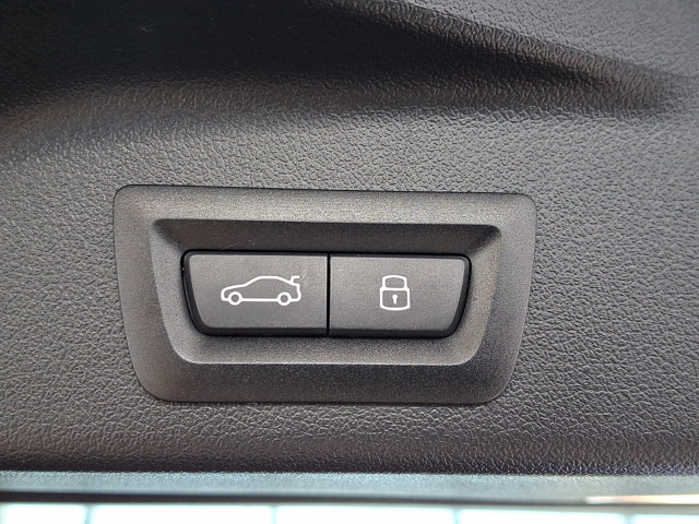 Certified 2026 BMW X5 xDrive50e w/ Premium Package image 36