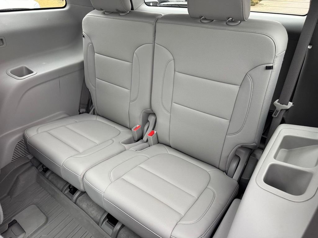 Used 2022 GMC Acadia SLT w/ Technology Package image 10