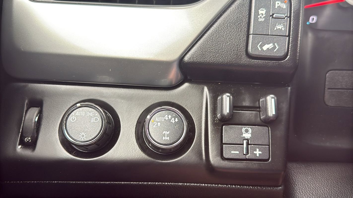 Used 2018 Chevrolet Tahoe LT AWD/4WD image 30