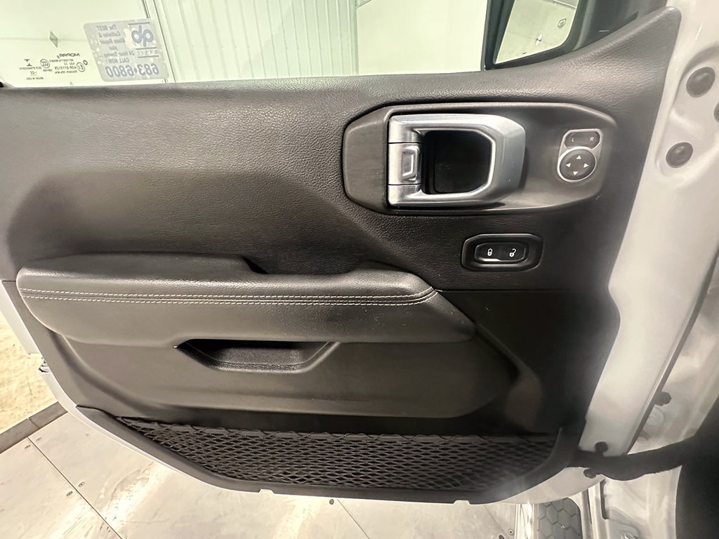 Used 2022 Jeep Wrangler Unlimited Sahara w/ LED Lighting Group AWD/4WD image 19