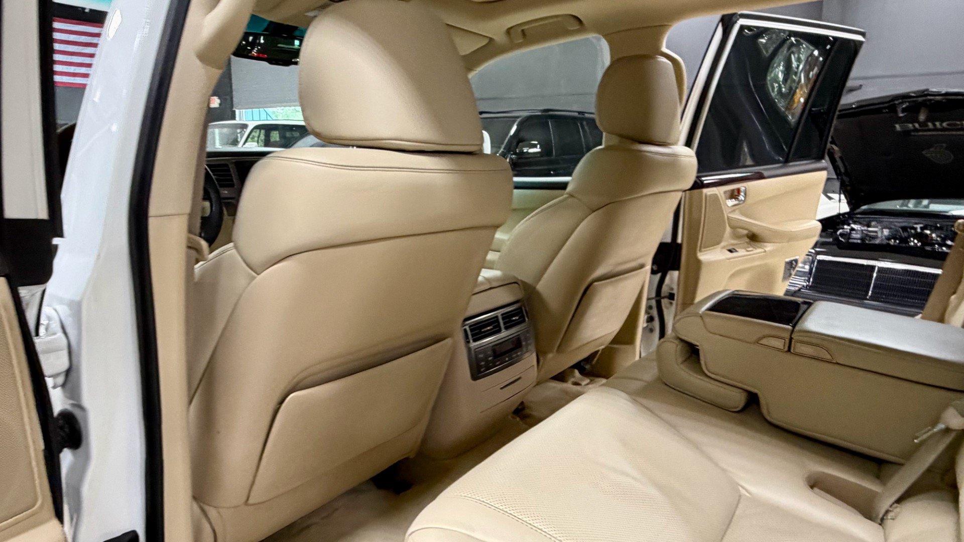 Used 2009 Lexus LX 570 4WD image 21