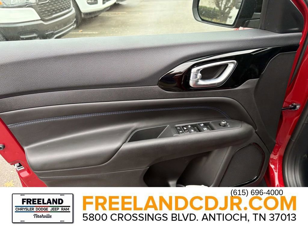 New 2026 Jeep Compass Latitude image 18