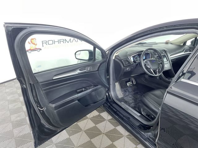 Used 2017 Ford Fusion Titanium image 18