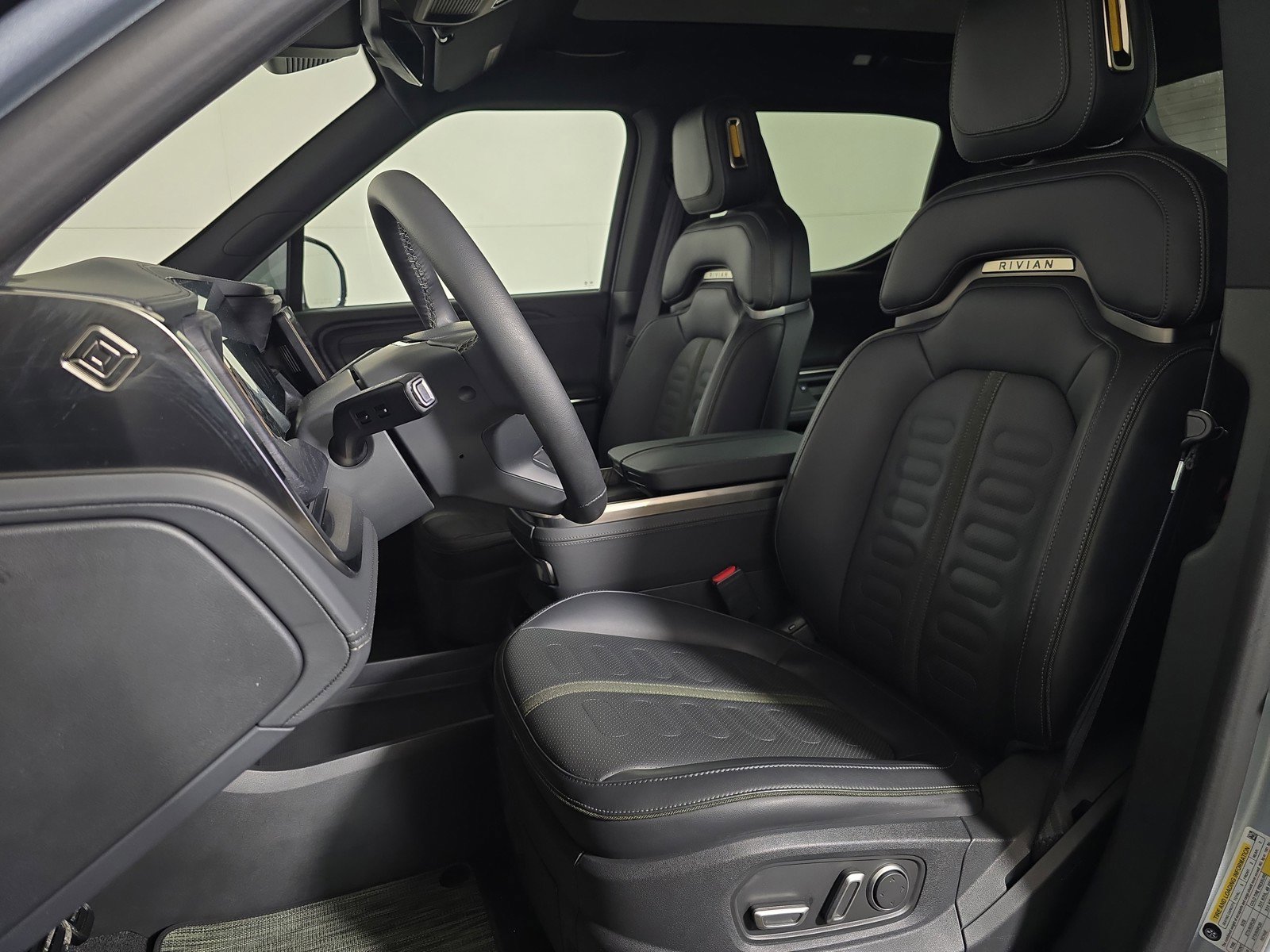Used 2025 Rivian R1T Adventure AWD/4WD image 20