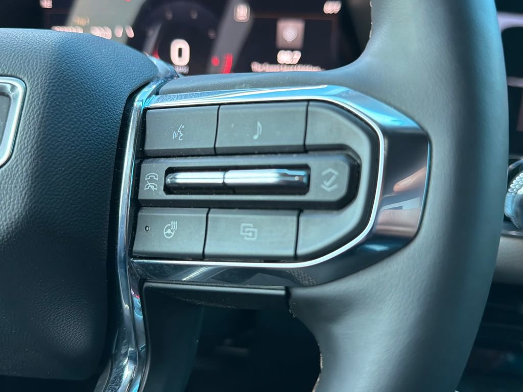 Used 2024 GMC Canyon Denali AWD/4WD image 25