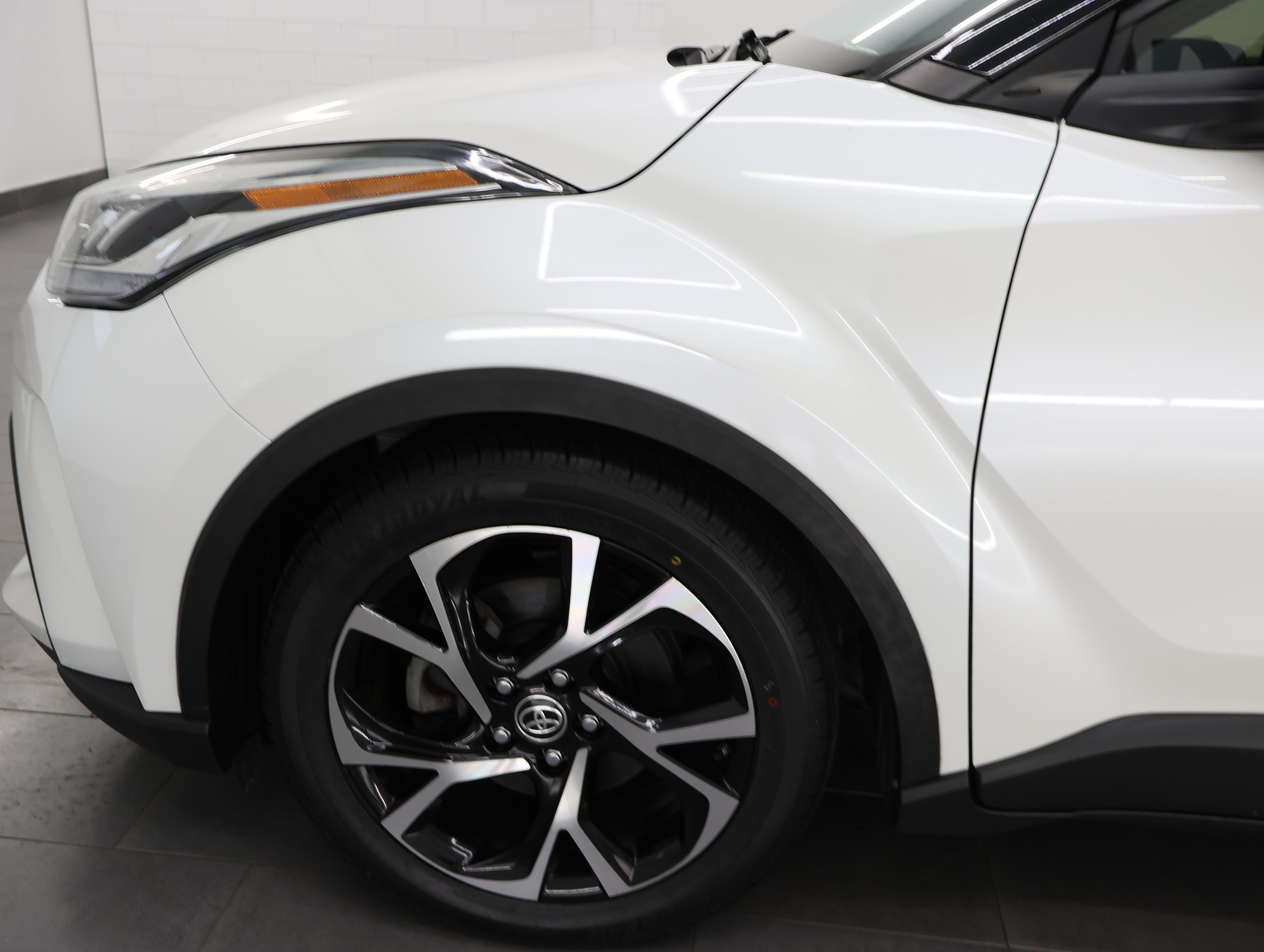 Used 2020 Toyota C-HR XLE FWD image 31