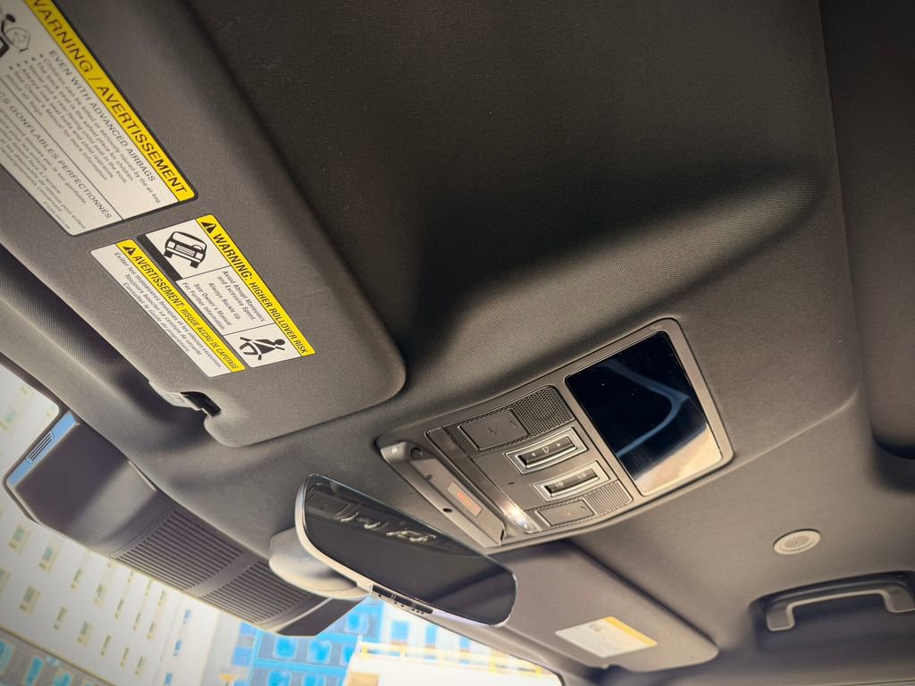 Used 2024 Land Rover Defender 110 X-Dynamic SE image 31