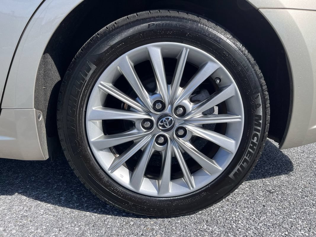 Used 2017 Toyota Avalon Limited w/ All Weather Liner Package FWD image 22