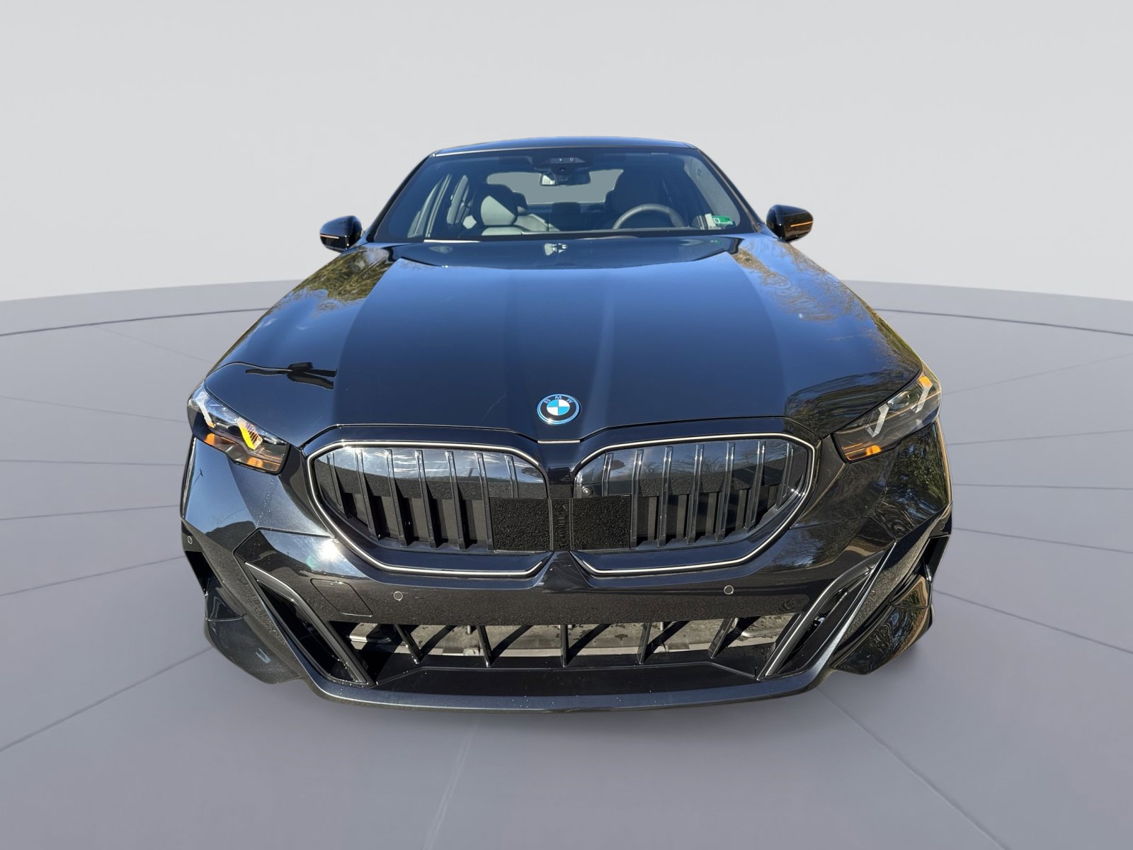 New 2026 BMW 550e xDrive w/ Executive Package image 4