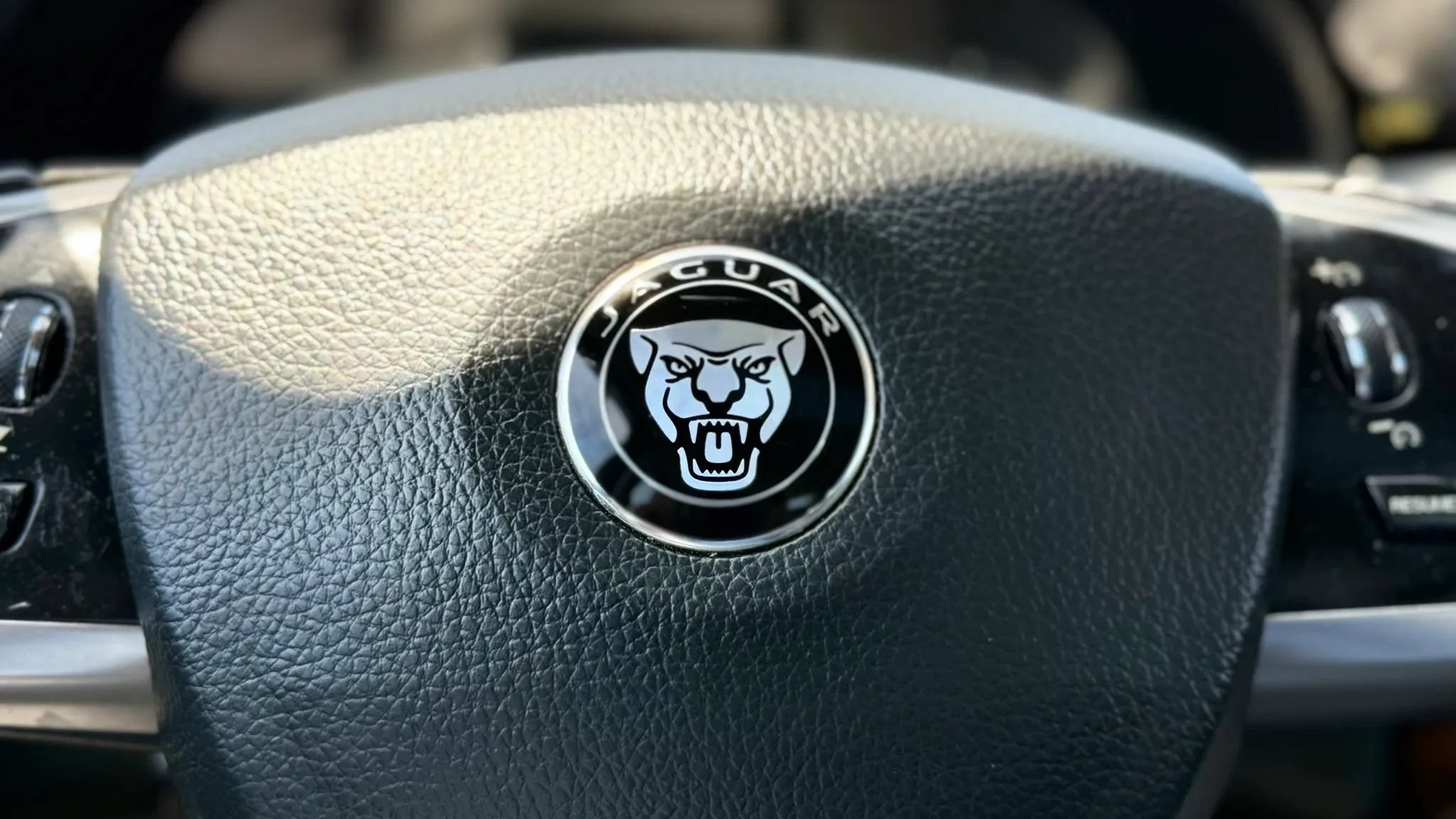 Used 2015 Jaguar XF Portfolio RWD image 25